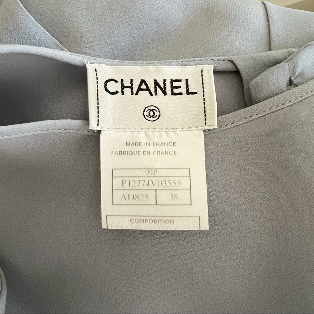 CHANEL Sleeveless Silk Top with White Floral Detail - Picture 6 of 9